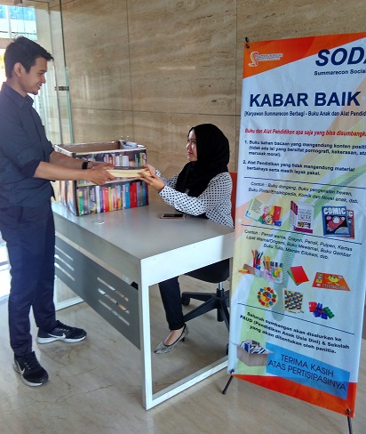 kabar-baik---karyawan-summarecon-berbagi-buku-anak---alat-pendidikan-